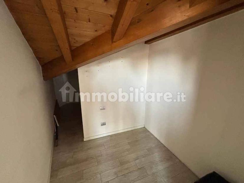 Mansarda piazza Santi Cosma e Damiano 3, Centro, Gazzada Schianno — foto 2 di 16
