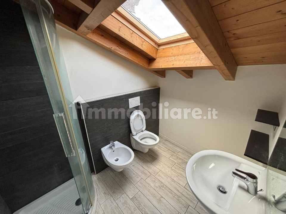 Mansarda piazza Santi Cosma e Damiano 3, Centro, Gazzada Schianno