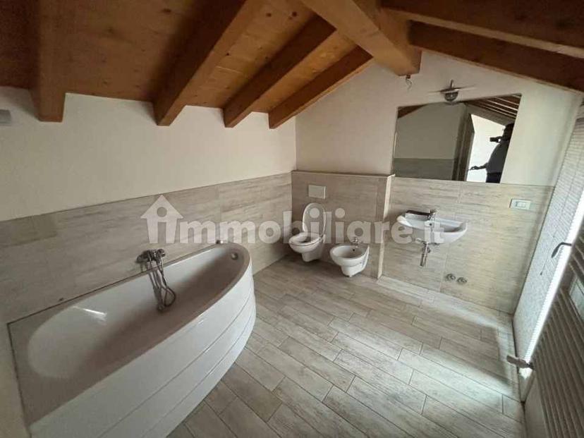 Mansarda piazza Santi Cosma e Damiano 3, Centro, Gazzada Schianno — foto 11 di 16