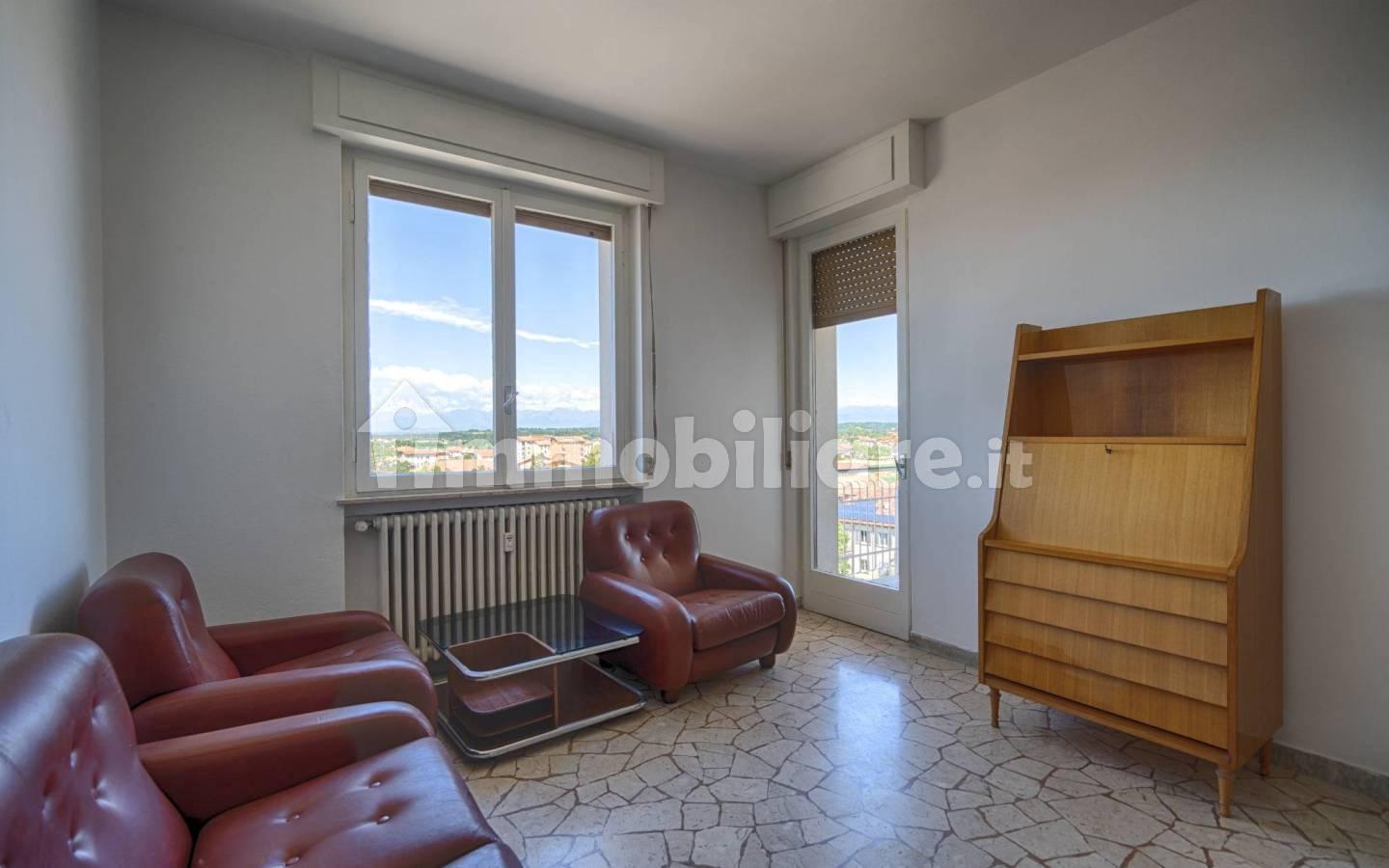 Trilocale via Sempione 18, Centro, Oleggio