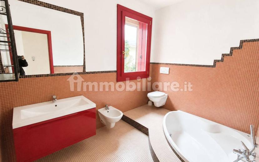 Villa bifamiliare via Villa, 60, Lumignano, Longare