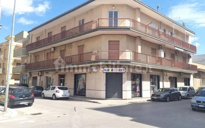 Appartamento via Umberto Giordano, 23, Grottaglie — foto 3 di 17