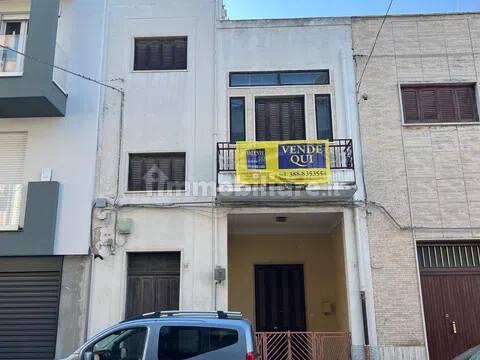 Villa unifamiliare via Enrico Toti, 39, Centro, Mola di Bari