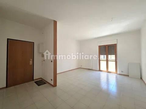 Quadrilocale via Bacone, 14, Grottaglie