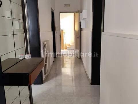 Trilocale via G. Di Modica, 65, Centro, Vittoria — foto 6 di 9