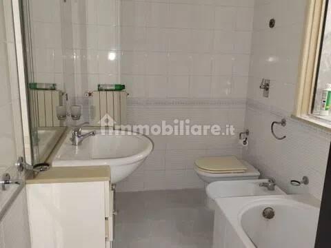 Trilocale via G. Di Modica, 65, Centro, Vittoria — foto 4 di 9