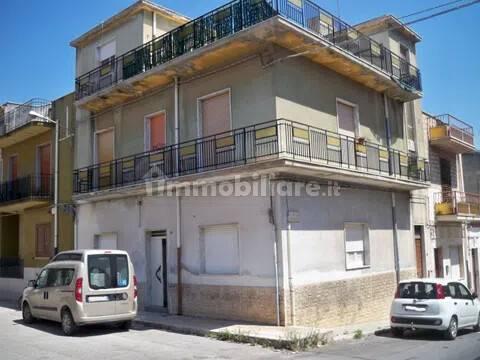 Trilocale via G. Di Modica, 65, Centro, Vittoria — foto 2 di 9