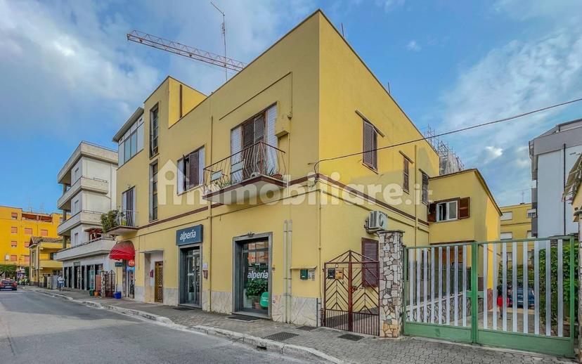 Appartamento largo delle Rose 8, Centro, Aprilia — foto 2 di 9