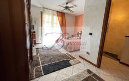 Villa bifamiliare, ottimo stato, 134 m², Arcisate