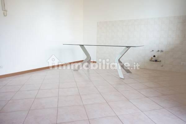 Bilocale via Lorenzo Lotto, Madone — foto 9 di 22
