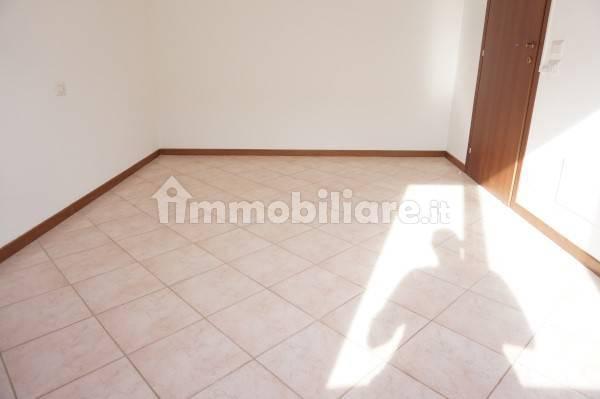 Bilocale via Lorenzo Lotto, Madone — foto 14 di 22