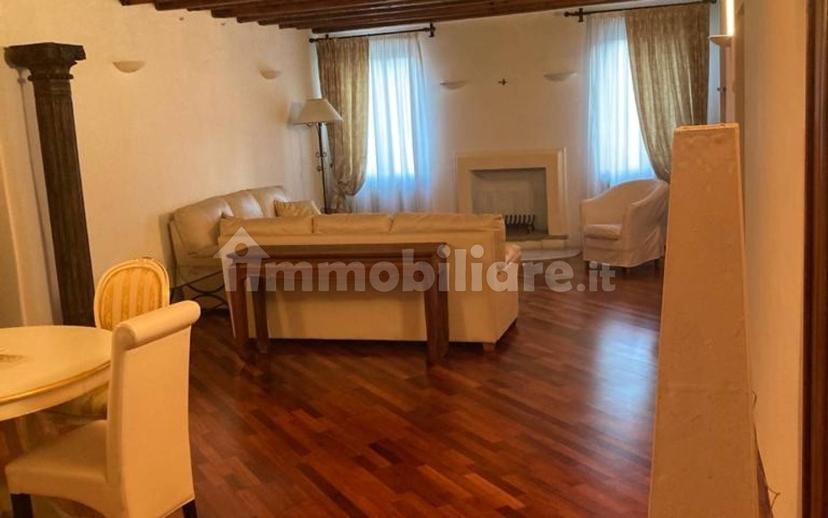 Quadrilocale piazza San Lucano in Borgo Prà 17, Centro, Belluno — foto 10 di 15
