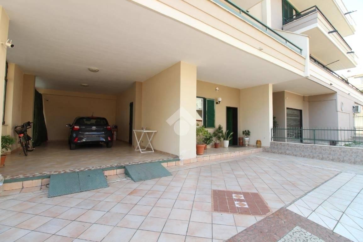 Villa a schiera via Vittorio Veneto 51, Curti