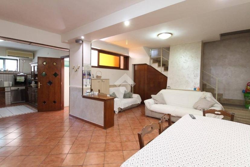 Villa a schiera via Vittorio Veneto 51, Curti — foto 14 di 40