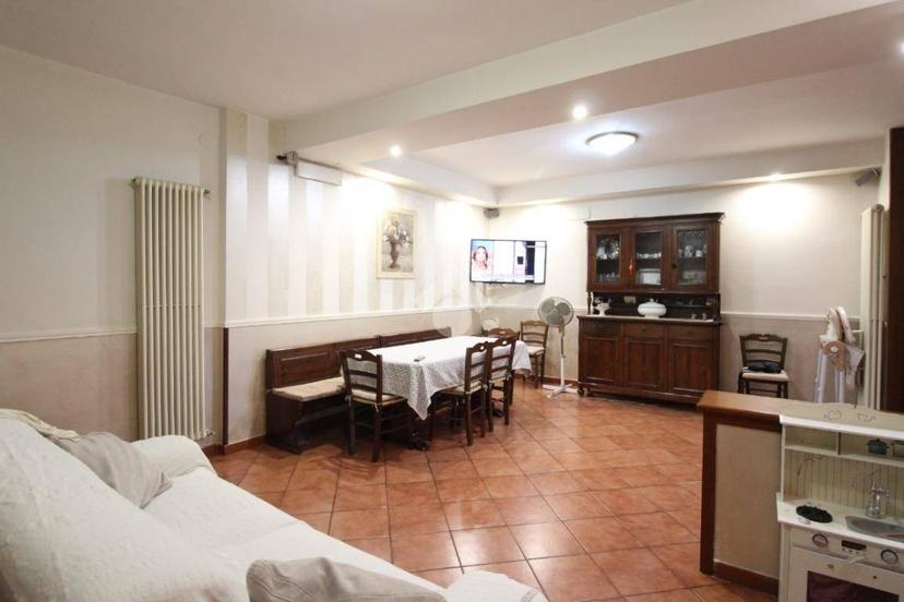 Villa a schiera via Vittorio Veneto 51, Curti — foto 2 di 40