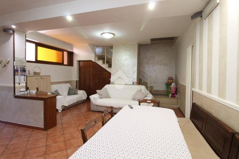 Villa a schiera via Vittorio Veneto 51, Curti — foto 37 di 40