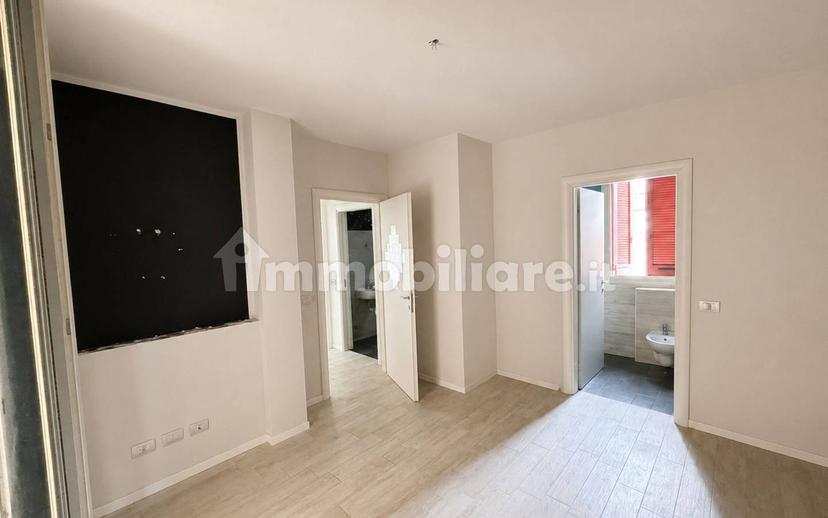 Trilocale piazza Santi Cosma e Damiano 3, Centro, Gazzada Schianno — foto 2 di 12