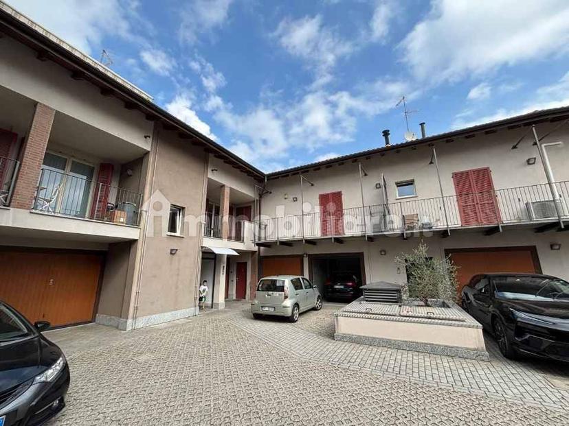 Trilocale piazza Santi Cosma e Damiano 3, Centro, Gazzada Schianno — foto 8 di 12