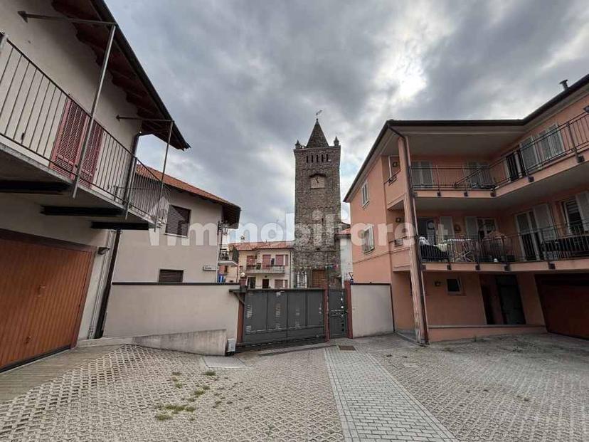 Trilocale piazza Santi Cosma e Damiano 3, Centro, Gazzada Schianno — foto 6 di 12