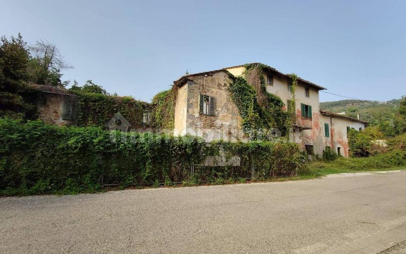 Casa colonica via Vangile 118, Margine Coperta Traversagna, Massa e Cozzile