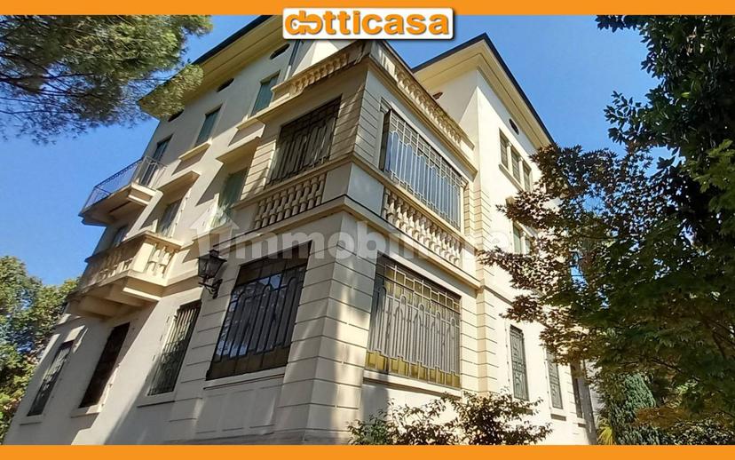 Quadrilocale viale Bortolomeo d'Alviano, Centro Storico, Vicenza — foto 15 di 25