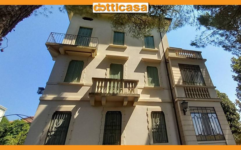 Quadrilocale viale Bortolomeo d'Alviano, Centro Storico, Vicenza — foto 21 di 25