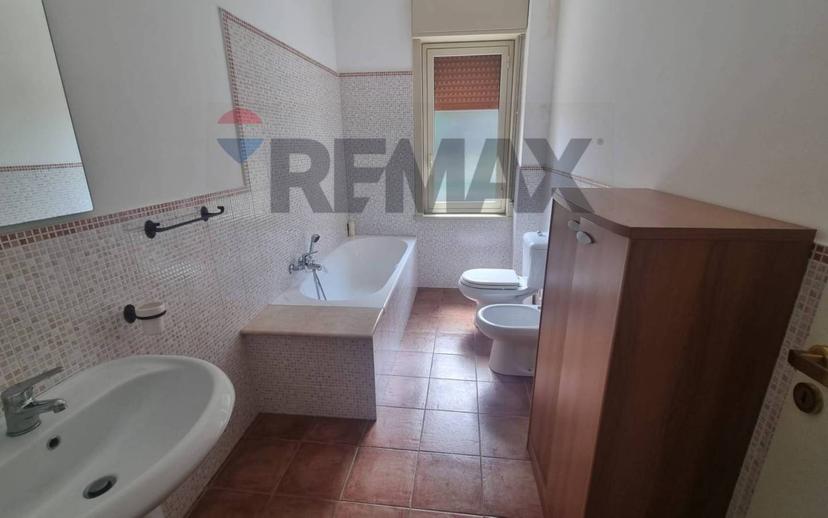 Quadrilocale via Oliveto 7, Centro, Giardini-Naxos — foto 32 di 35