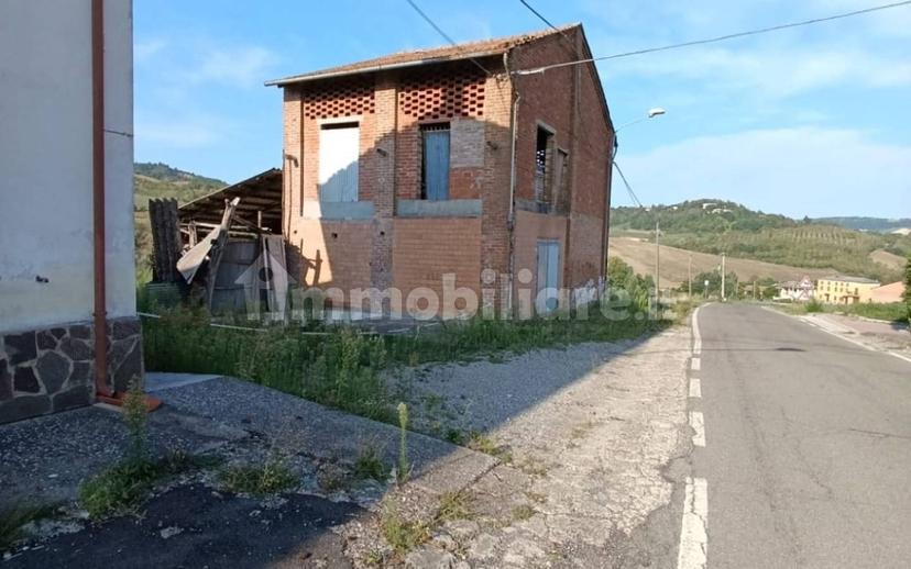 Casale Località Case Ardivestra, Fortunago — foto 27 di 57
