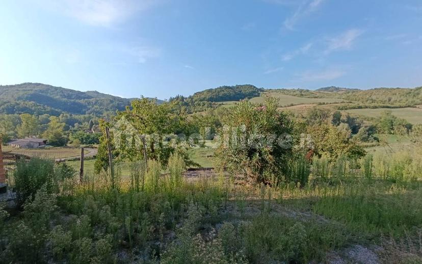 Casale Località Case Ardivestra, Fortunago — foto 16 di 57