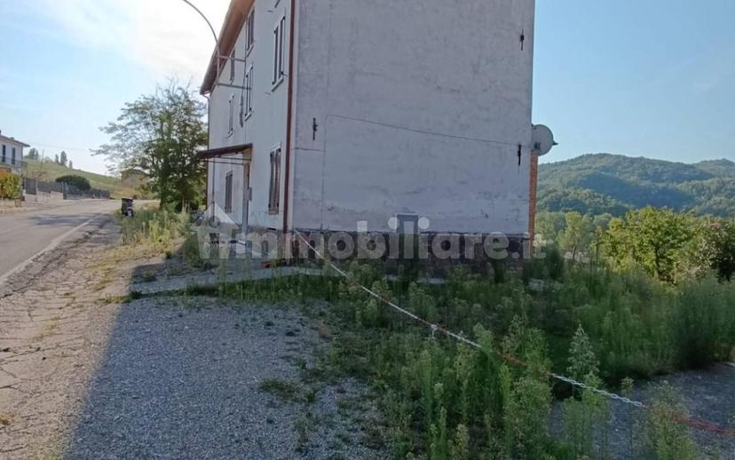 Casale Località Case Ardivestra, Fortunago — foto 3 di 57