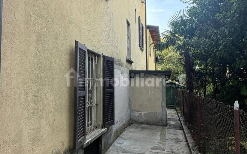 Appartamento via Vittorio Barzoni 2, Casbeno, Varese — foto 34 di 45