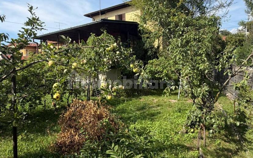 Appartamento via Vittorio Barzoni 2, Casbeno, Varese — foto 35 di 45