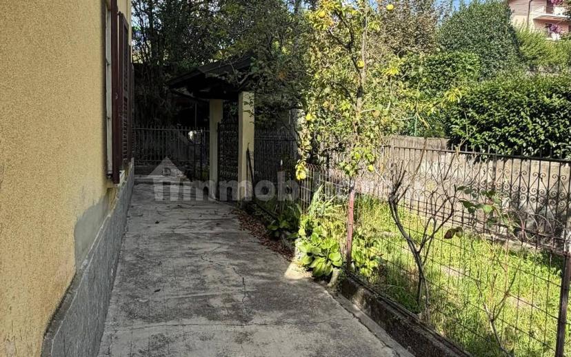 Appartamento via Vittorio Barzoni 2, Casbeno, Varese — foto 41 di 45