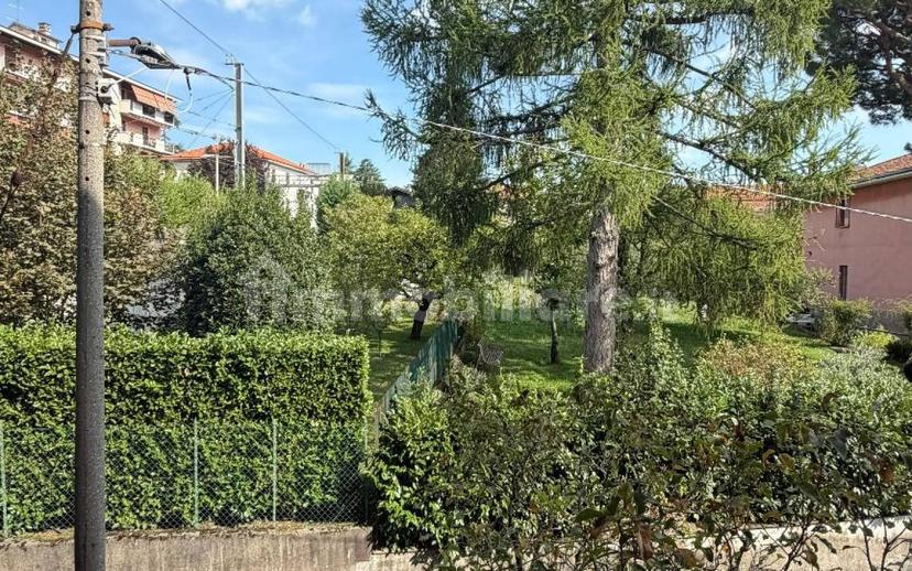 Appartamento via Vittorio Barzoni 2, Casbeno, Varese — foto 16 di 45
