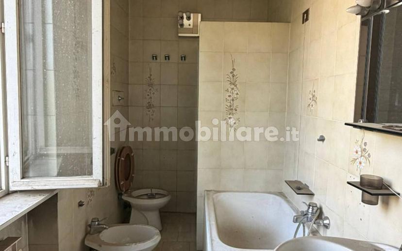 Appartamento via Vittorio Barzoni 2, Casbeno, Varese — foto 11 di 45