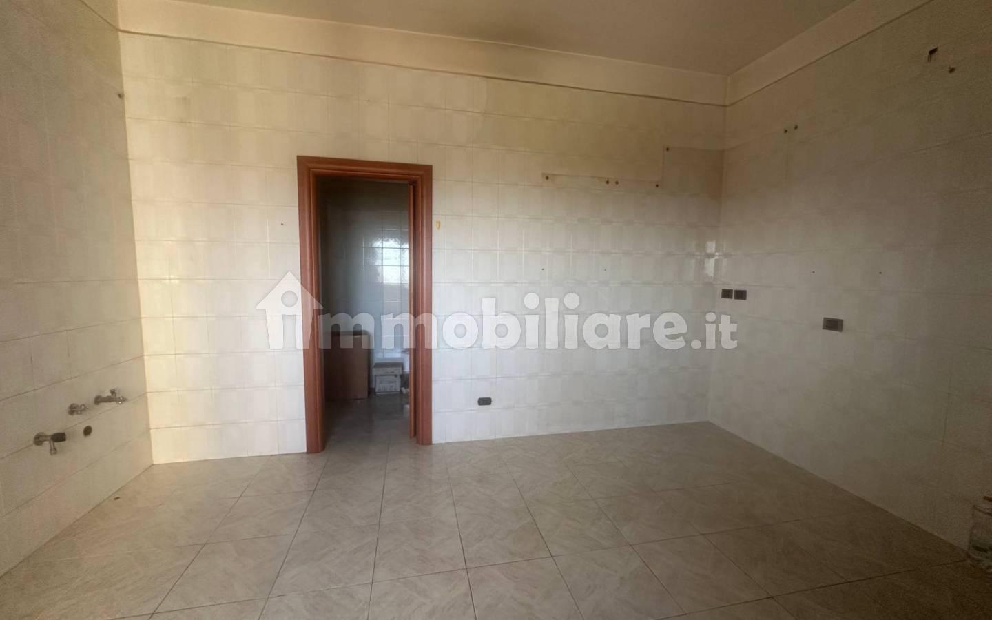 Trilocale via Roma 119, Modugno
