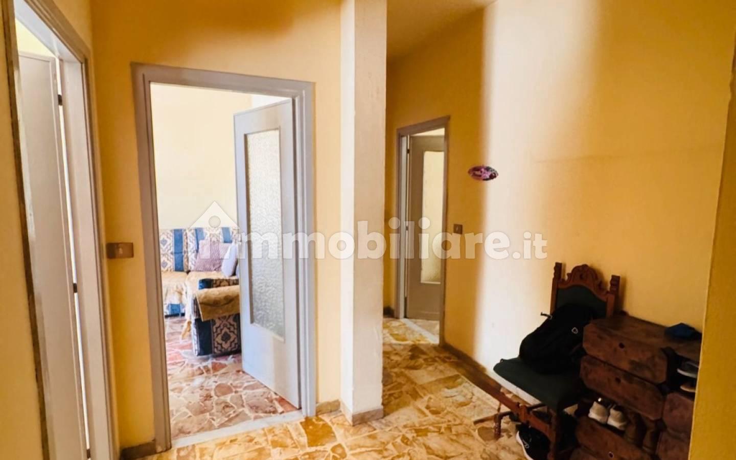 Trilocale via Giovanni Pascoli 41, Centro, Bra