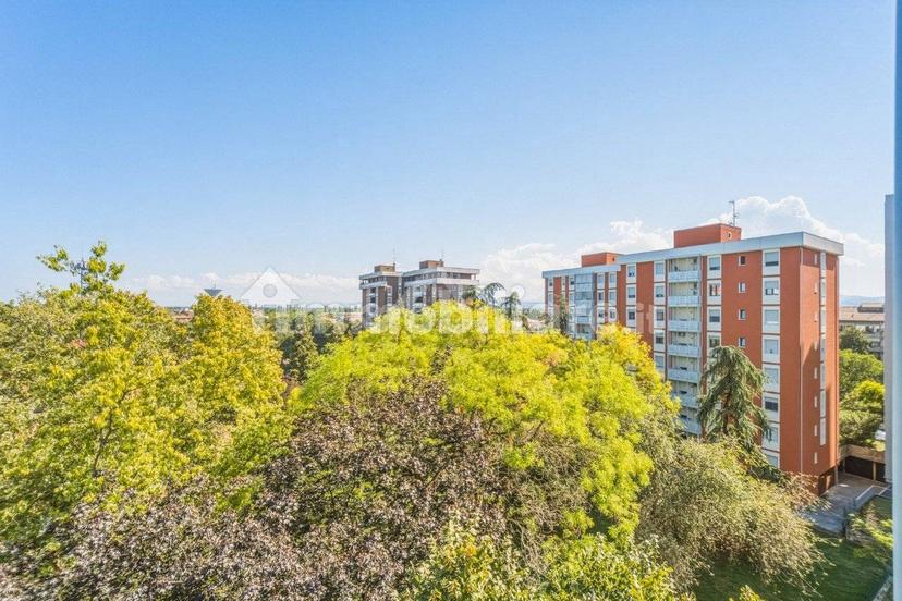 Trilocale ottimo stato, quinto piano, Ospizio - San Maurizio, Reggio Emilia — foto 2 di 11