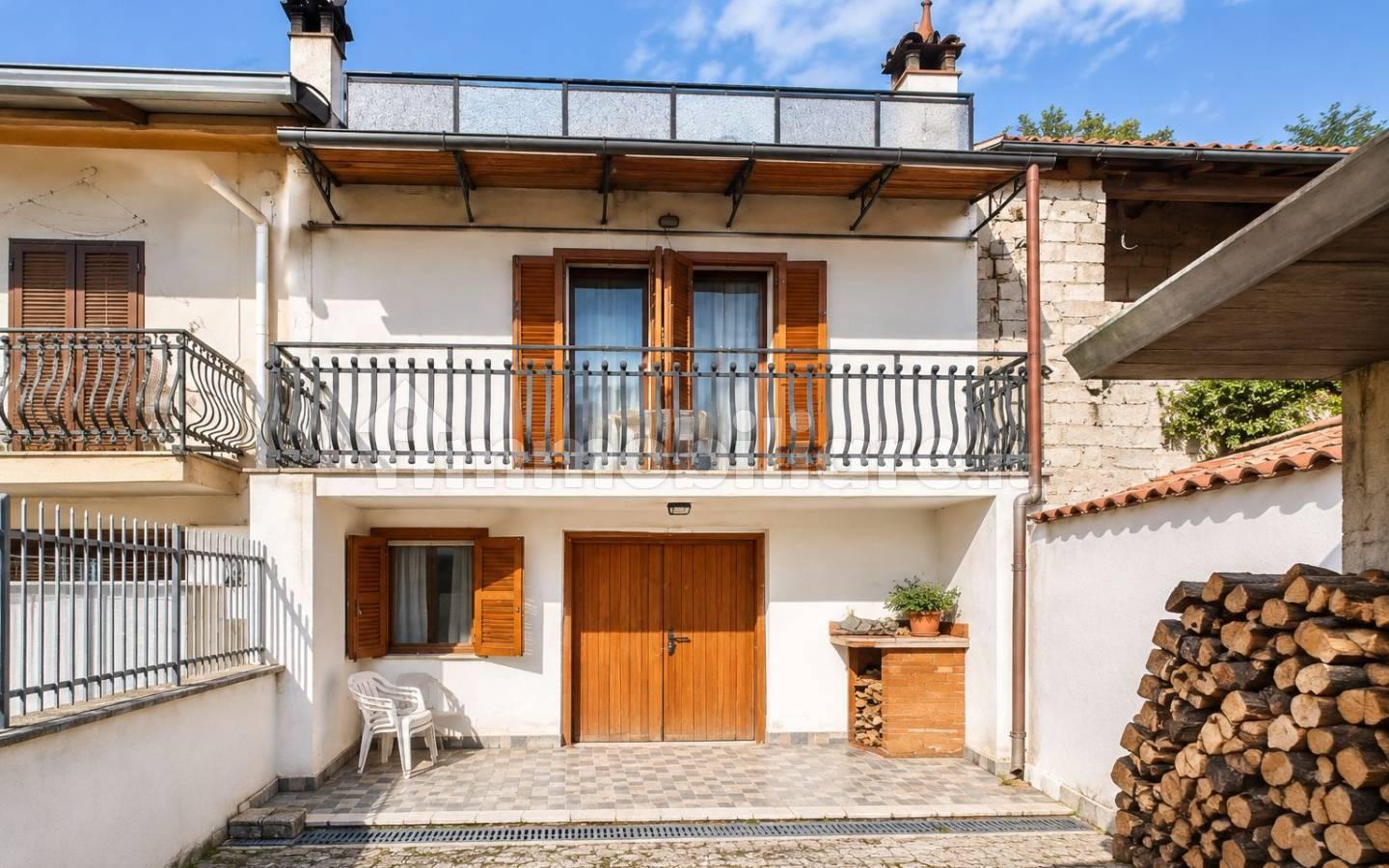 Villa a schiera via dello Sport, Corvaro, Borgorose
