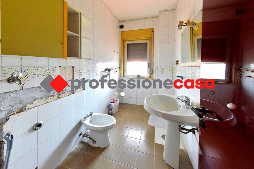 Quadrilocale via Perugia , 35, San Nicola la Strada — foto 35 di 48