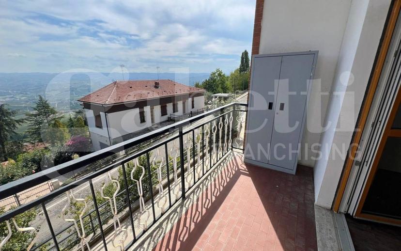 Trilocale via alba, Centro, La Morra — foto 15 di 25