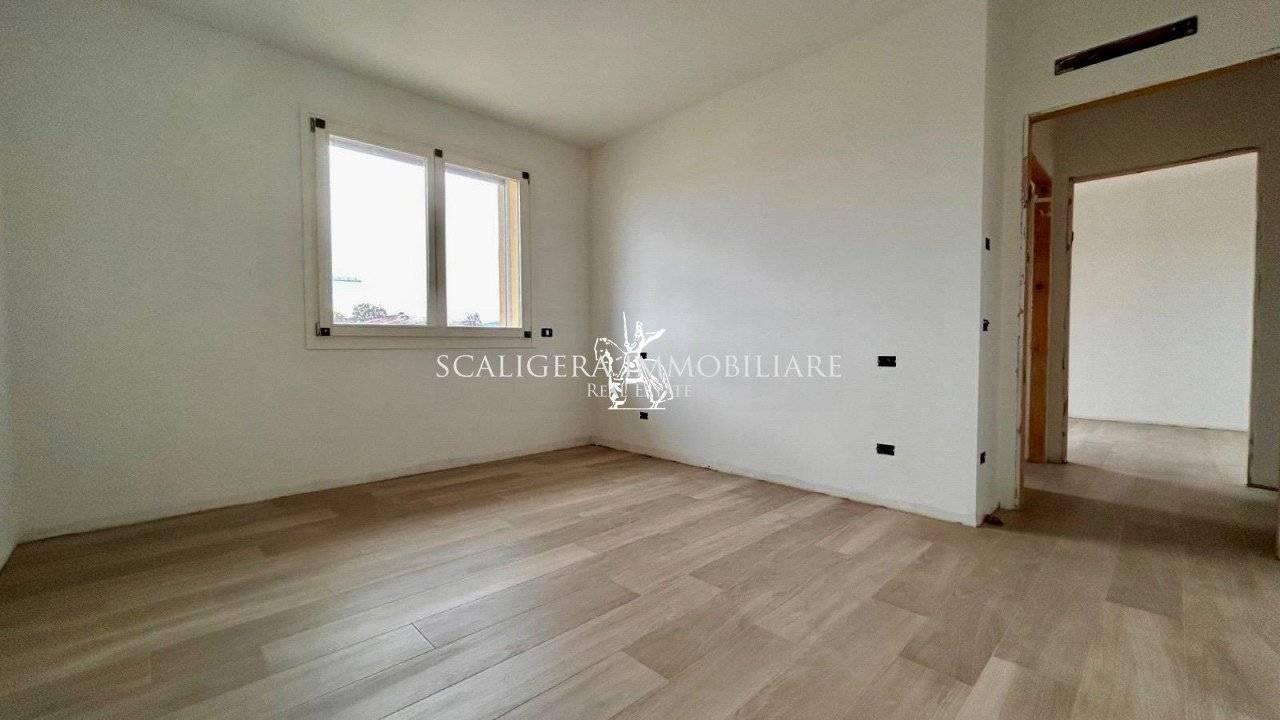 Trilocale nuovo, secondo piano, Centro, Caldiero