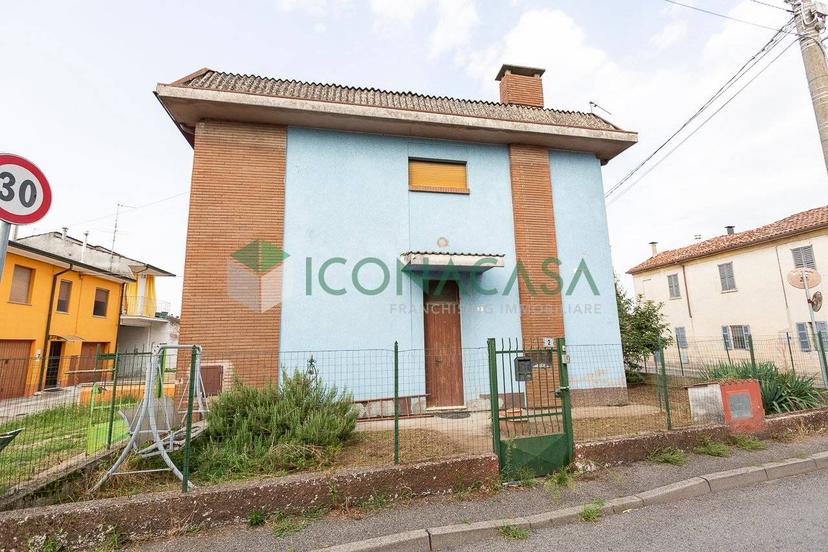 Villa a schiera via Alessandro Manzoni, Centro, San Bassano — foto 13 di 17
