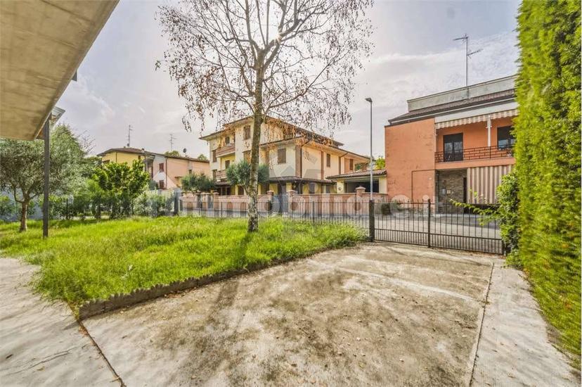 Villa a schiera via Giovanni Pascoli, Centro, Castelnovo di Sotto — foto 16 di 27