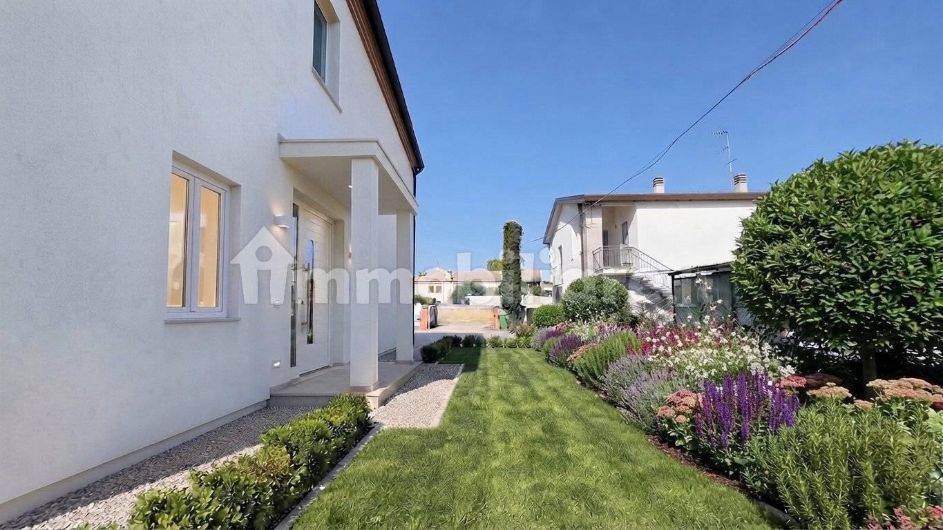 Villa unifamiliare via Madonnetta , 300, Centro, Ospedaletto Euganeo