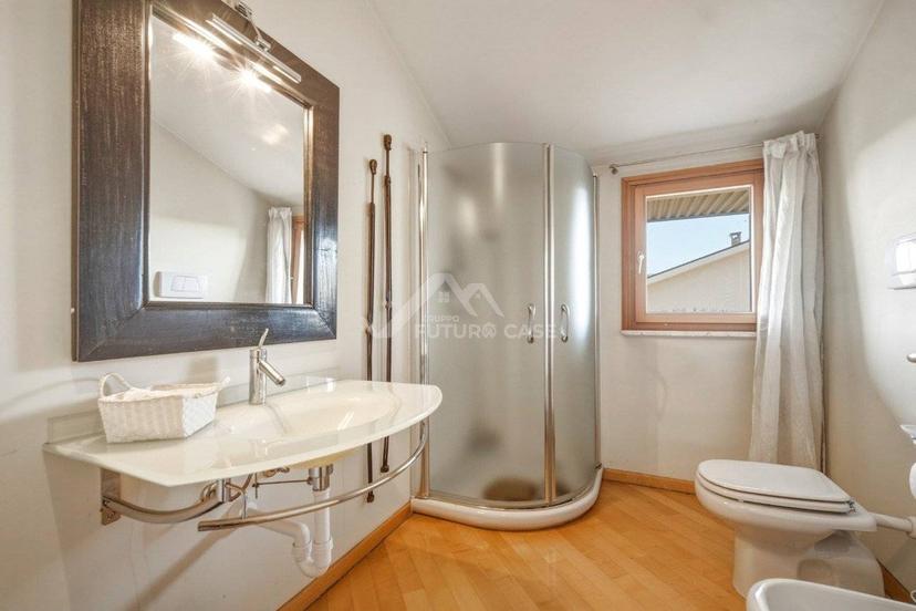Bilocale buono stato, quarto piano, Stazione - Reggiane, Reggio Emilia