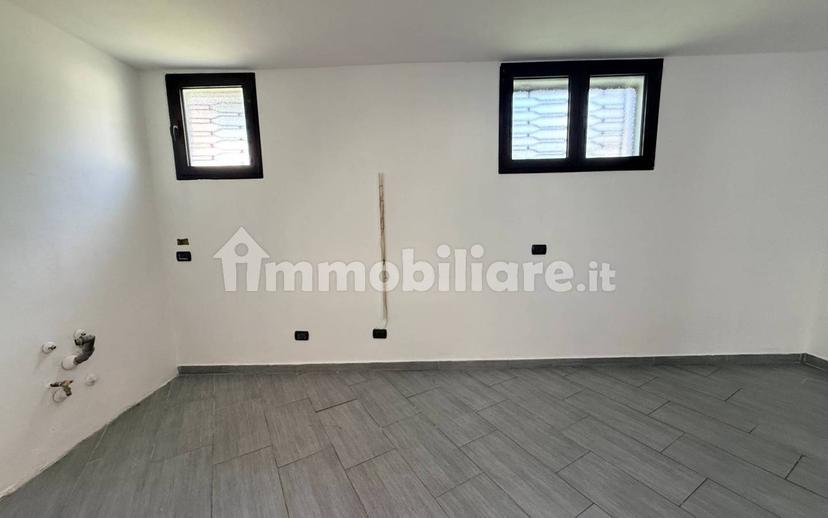 Trilocale via Papa Giovanni XXIII 118, Cardano al Campo — foto 16 di 28