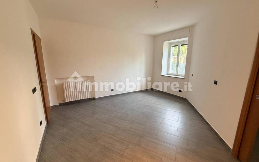 Trilocale via Papa Giovanni XXIII 118, Cardano al Campo — foto 25 di 28
