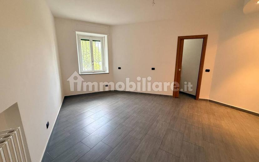 Trilocale via Papa Giovanni XXIII 118, Cardano al Campo — foto 9 di 28