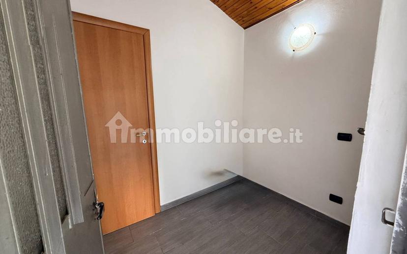 Trilocale via Papa Giovanni XXIII 118, Cardano al Campo — foto 27 di 28